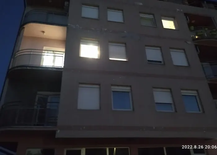 Lenka * Σρέμσκα Μιτρόβιτσα