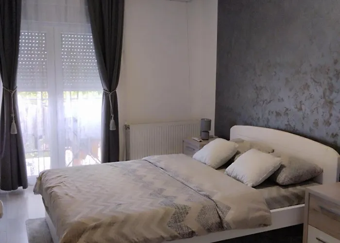 Lenka * Σρέμσκα Μιτρόβιτσα